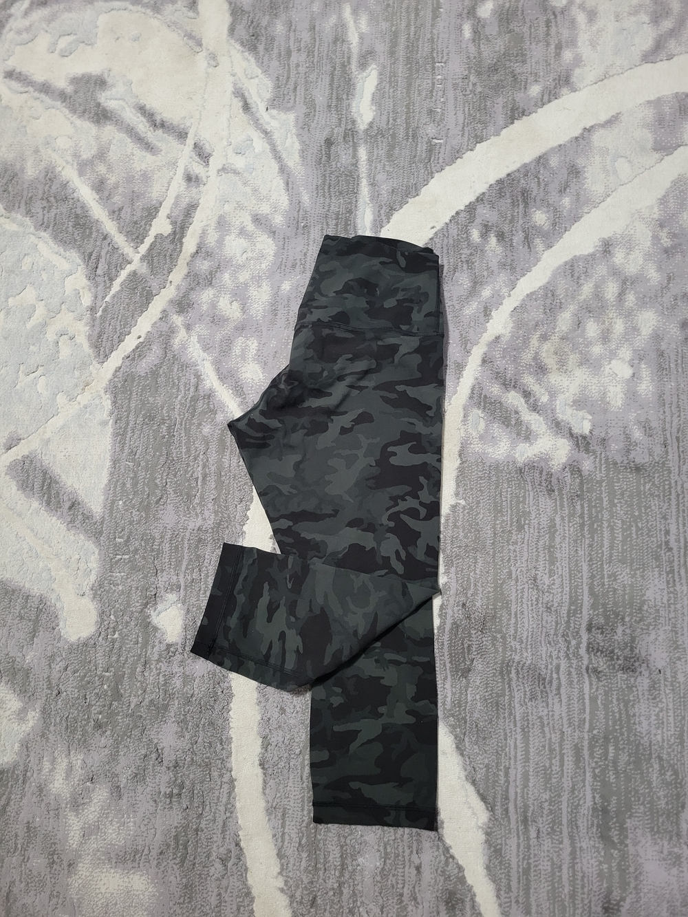 lululemon athletica Women's Camo Copped Leggings Soze 12